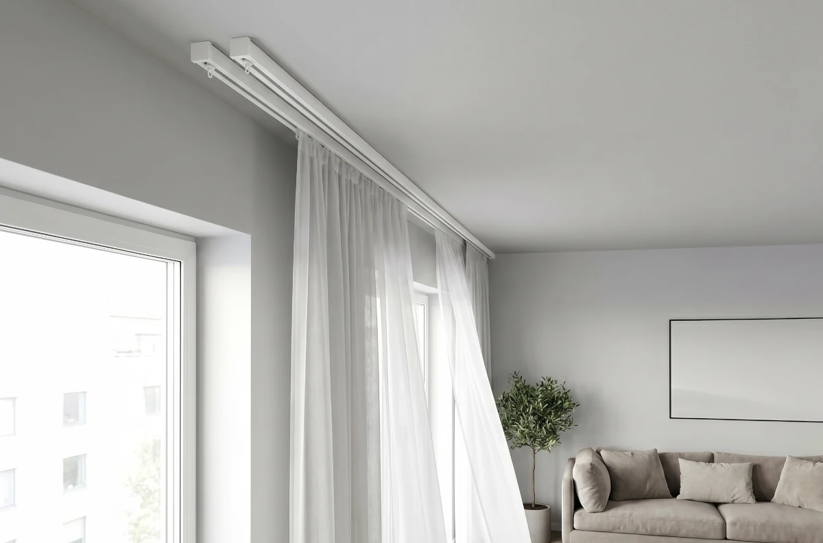 Riel silencioso para cortinas a medida en Málaga